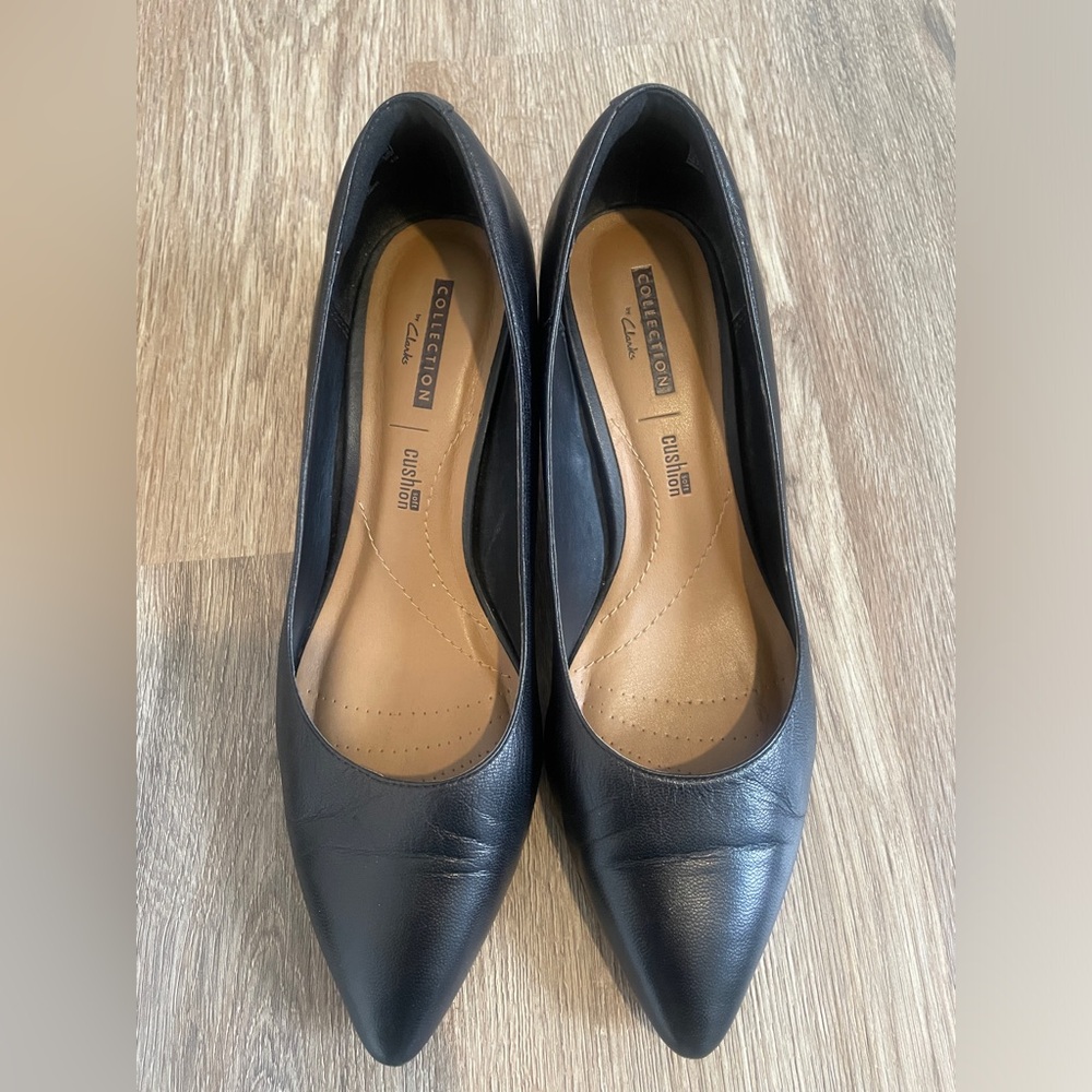 Clarks Black Leather pumps size 7
